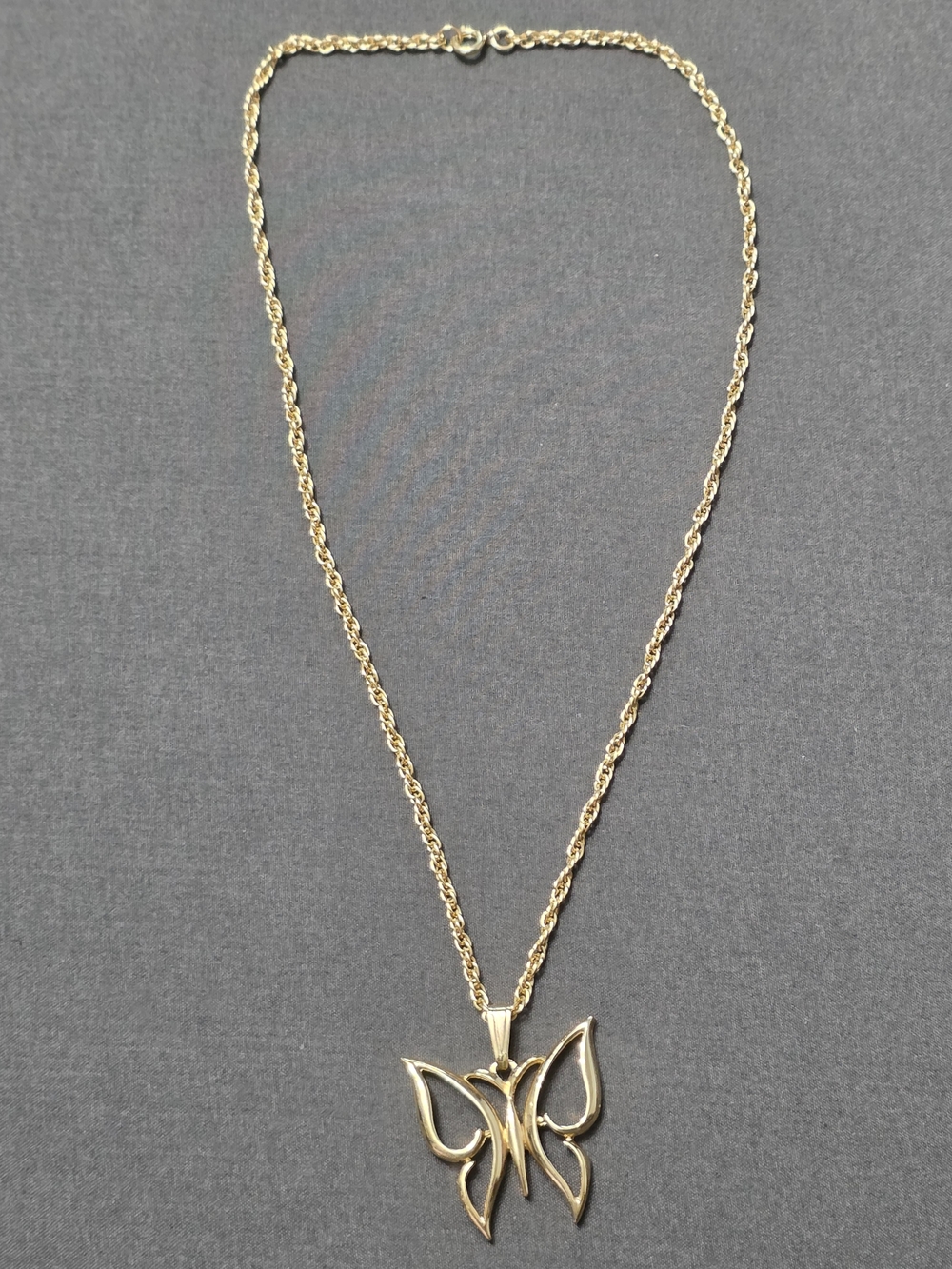 Estate Gold Tone Vintage Fashion Butterfly Pendant Necklace - 252